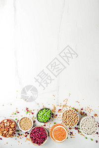 各种样的豆类豆类大豆鹰嘴豆扁豆青豆健康饮食概念植物蛋白色大理石背景复图片