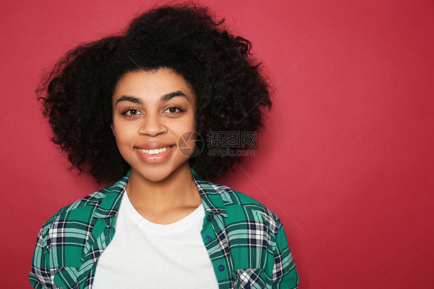 非洲裔美国年轻女肤色背图片