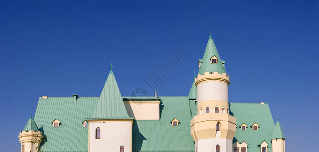 童话尾巴城堡的屋顶在蓝图片