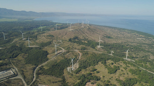 用于在海边发电的风车鸟瞰图菲律宾北伊罗戈的班吉风车生态景观图片