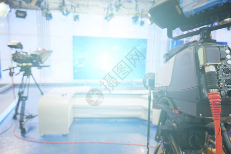 新闻主播在办公室电视演播室现场活动等Telempa图片