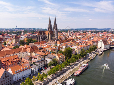 多瑙河建筑RegensburgCathedr和石图片