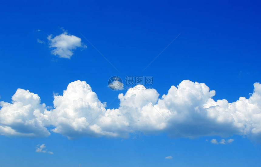 有白云的蓝色天空图片