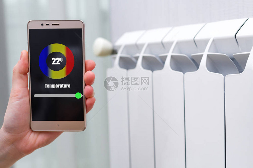 采用中央供暖的房屋供暖智能手机公寓内散热器的温度控制恒温图片