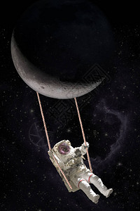 宇航员挥舞着与月球相连的绳子图片