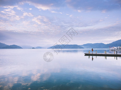 日月湖风景天色在皮尔旺德鲁斯特图片