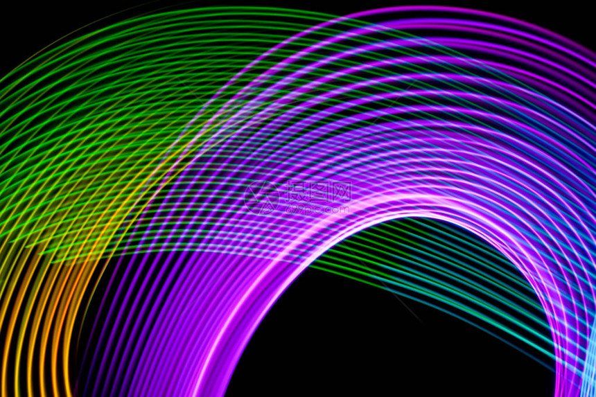 随机运动背景图像中的光彩轨迹摘要彩虹颜色中的图片
