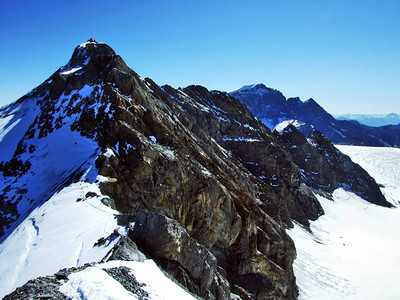 格拉鲁斯阿尔卑斯山脉的克拉里登峰图片