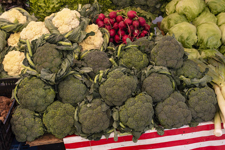 露天市场的蔬菜市场用西图片