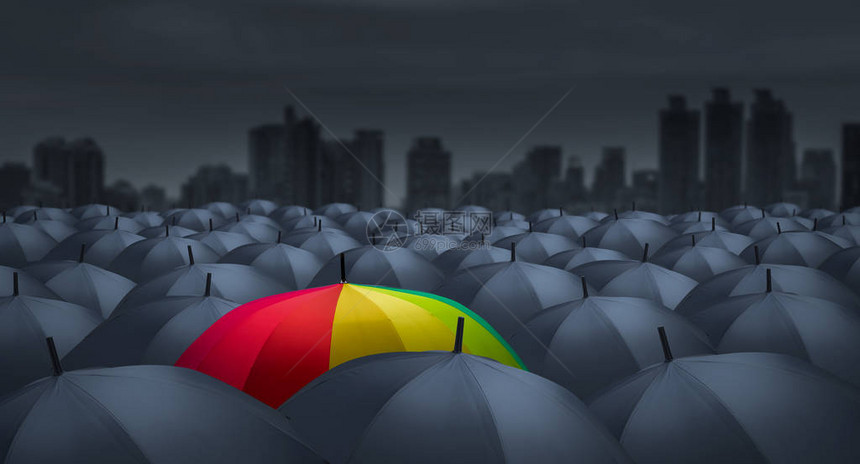 商人彩虹伞色彩丰富多彩概念独图片
