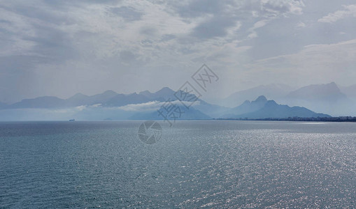 安塔利亚图鲁斯山脉地平线光图片