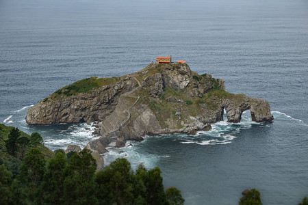 圣胡安德加兹泰卢加特克斯岛周围的图片
