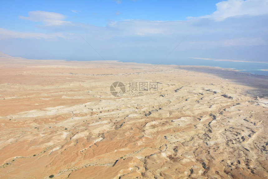 死海以色列的全景顶视图图片