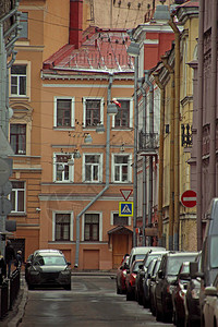 老城区狭窄的街道图片