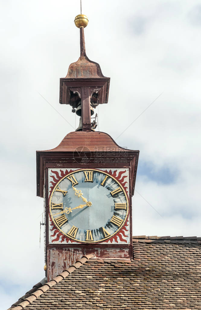 瑞士斯泰姆兰教堂尖顶上的时钟图片