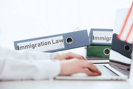 移民法工作打字高清图片