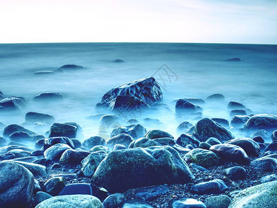 海的岸海洋海岸线上的石头图片