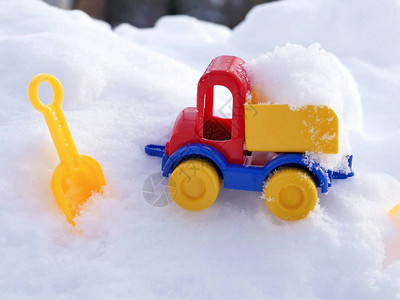 雪地亮塑料玩具车图片
