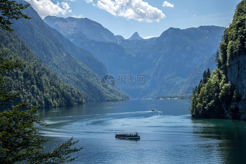 夏日在山丘的巴伐利图片