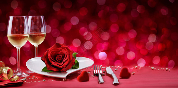 浪漫晚餐情人节餐桌布置图片