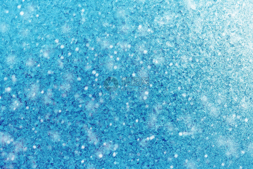 雪花和霜冻的冬季蓝色背景水晶与耀图片