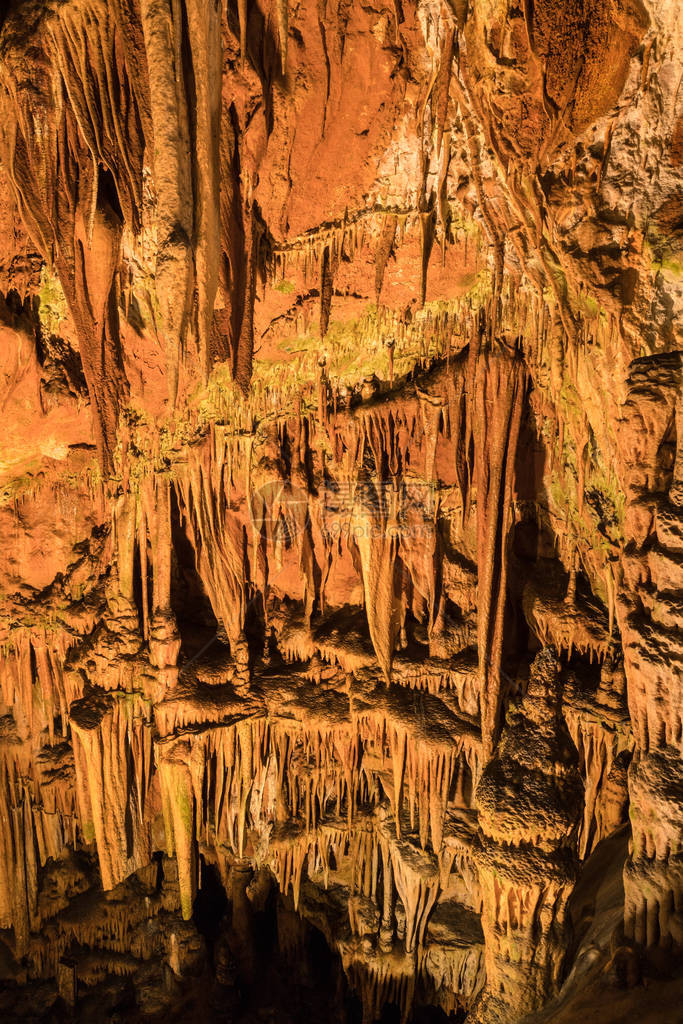 美丽的洞穴结构地底深处有斯塔拉图片