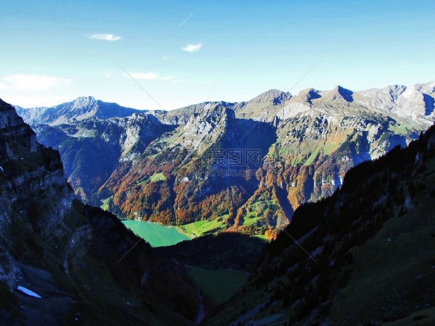 PeakDejenstock或Dejenstogg以及瑞士格拉鲁斯州Klontalersee湖图片