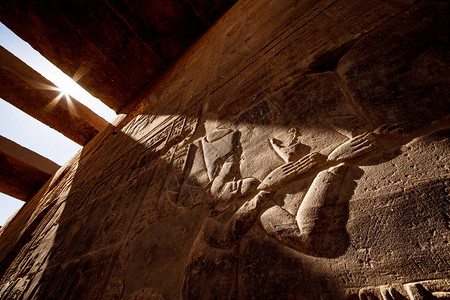 埃及AswanTemplePhilae的日光下古埃及图片