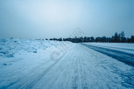 用冰雪盖的路前景冬天背景图片