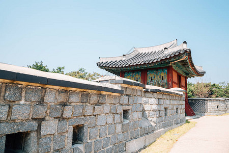 在韩国水原的韩国传统建筑华永堡图片
