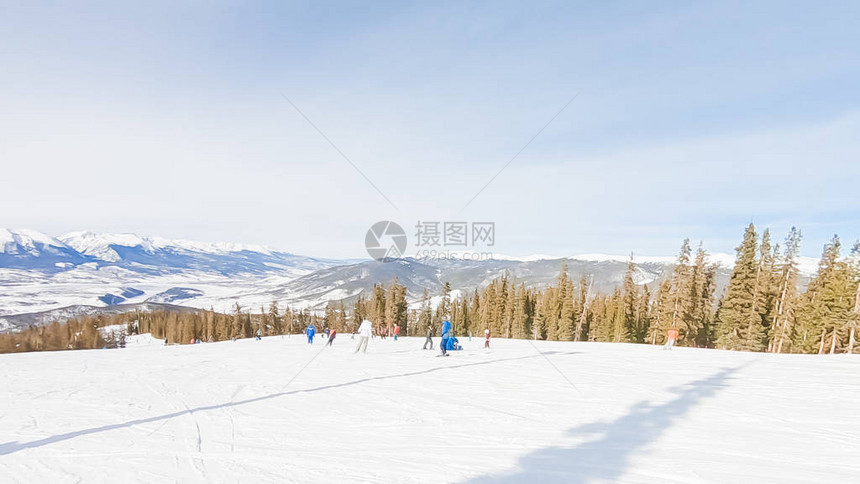 季节最佳的高山滑雪图片