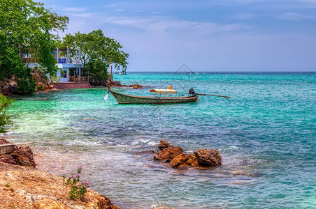 环礁湖中方的泰国传统船图片