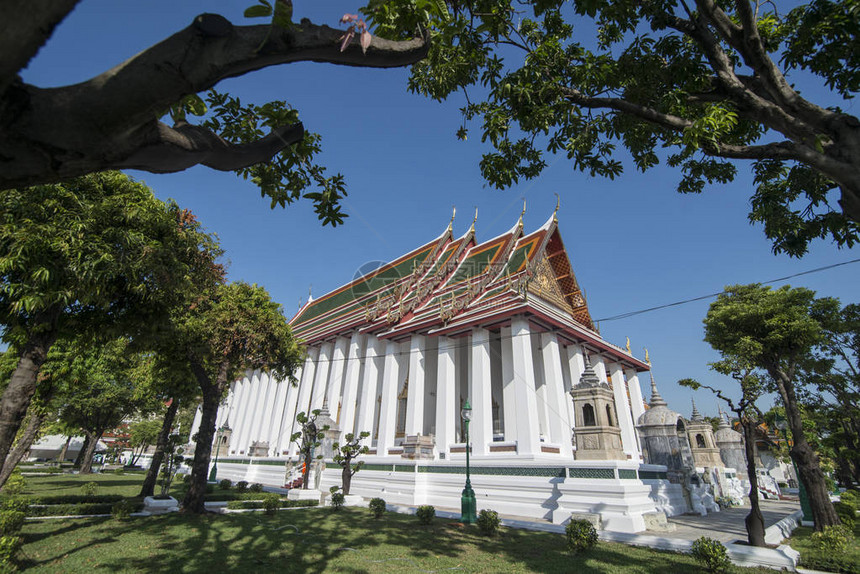 泰国曼谷市Banglamphu的WatSuthat寺的建筑在东南亚泰国图片