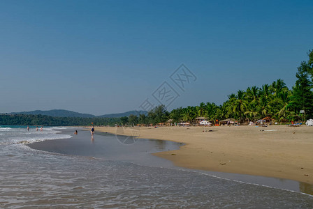 帕洛伦印度果阿邦贡达村的热带海滩背景