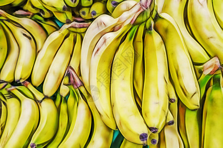 关闭蔬菜水果店的散装香蕉图片