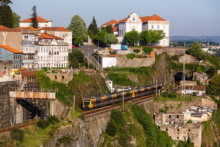 葡萄牙老城波尔图地铁列车图片