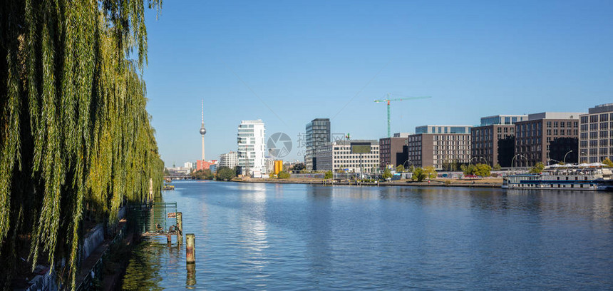 德国柏林的斯普里河东面图片