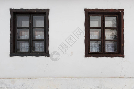 斯洛伐克北部Briestie村传统房屋的窗户背景图片