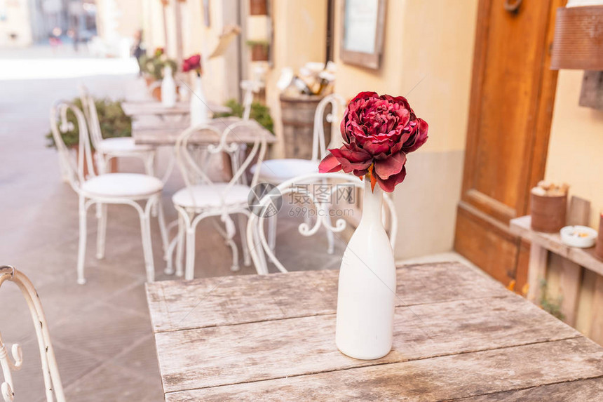 意大利户外复式咖啡厅装饰花瓶图片