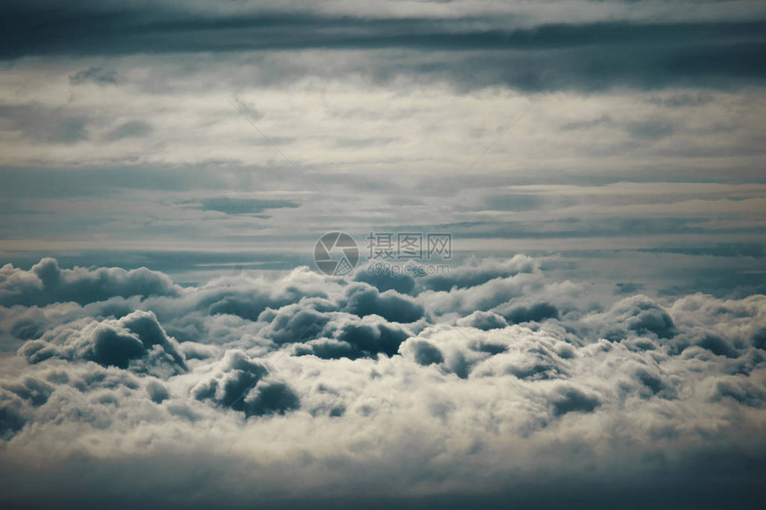 天空中的云彩风景图片