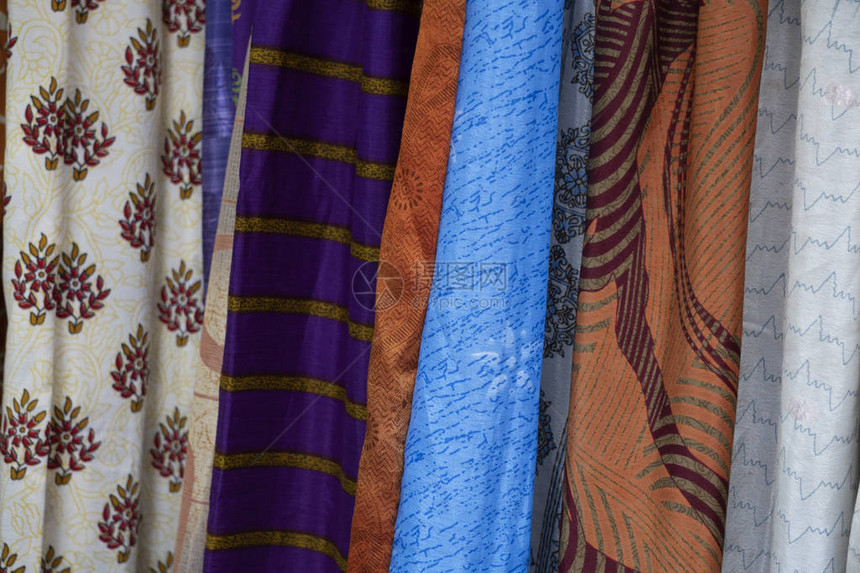 印度服装在市场上的市场图片