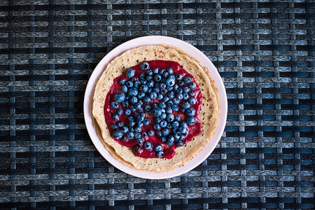 用蓝莓做的糕点甜生菜食图片
