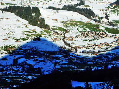 从Spitzli山顶看Urnasch村图片