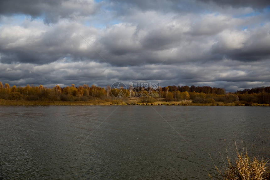 秋季风景湖泊图片