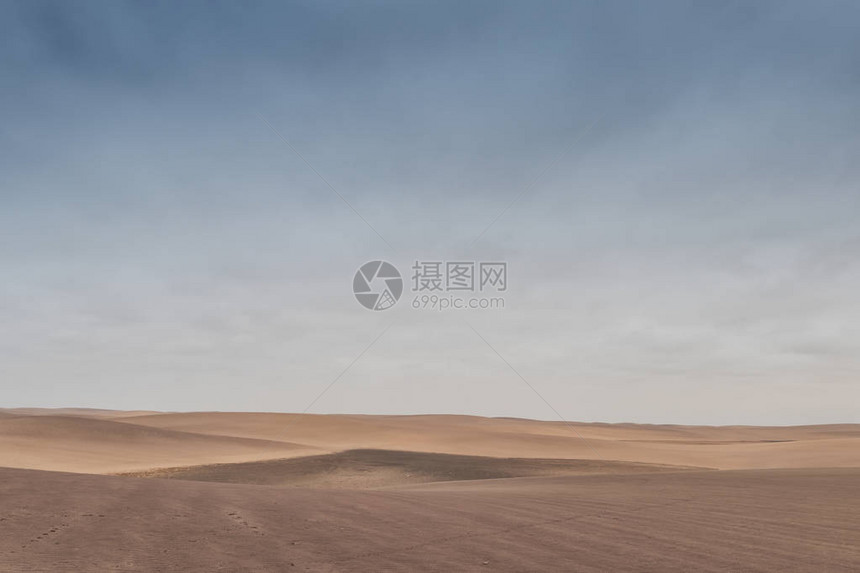纳米贝沙漠的全景图片