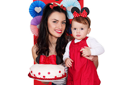 母亲和女儿的肖像与蛋糕高清图片