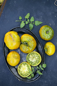 大成熟的绿番茄品图片