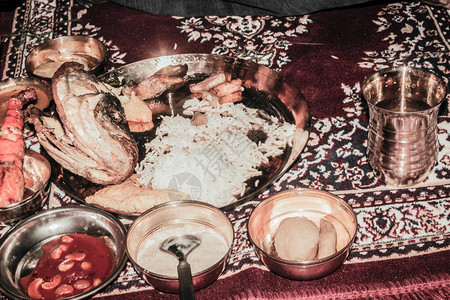 bhaat是传统第一道固体喂养Thali菜图片