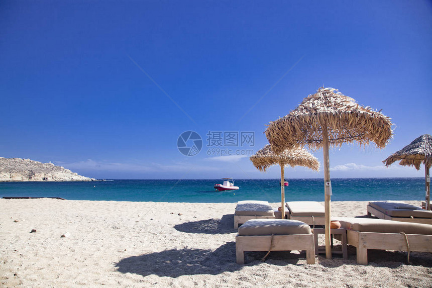 希腊米科诺斯岛的美丽海滩图片