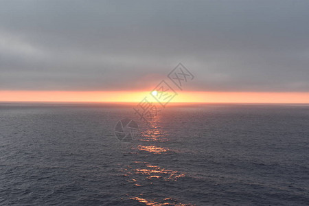 太平洋的夕阳图片